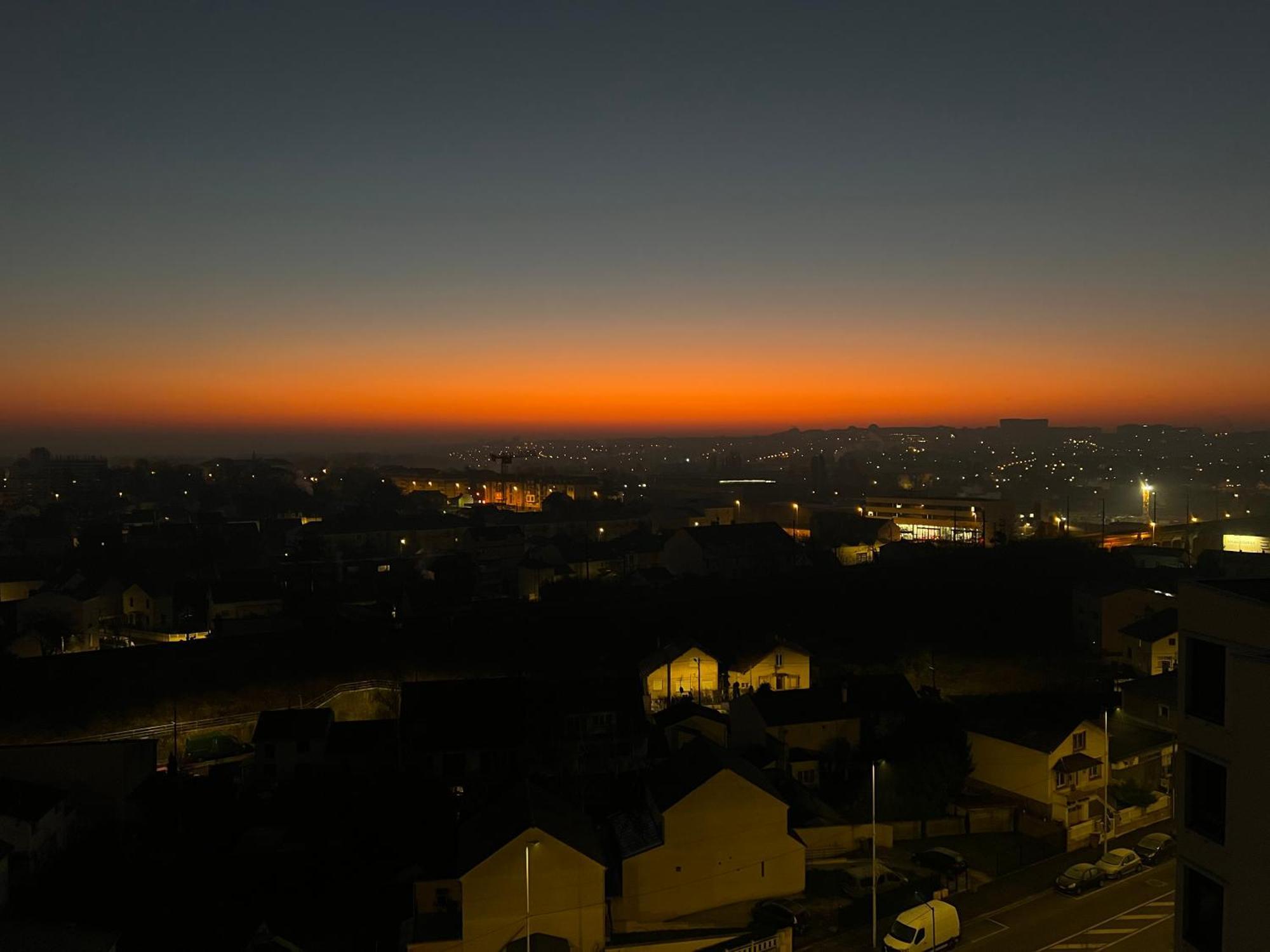 Chambre Artistique En Colocation Entre Disneyland Et Paris Neuilly-sur-Marne Luaran gambar
