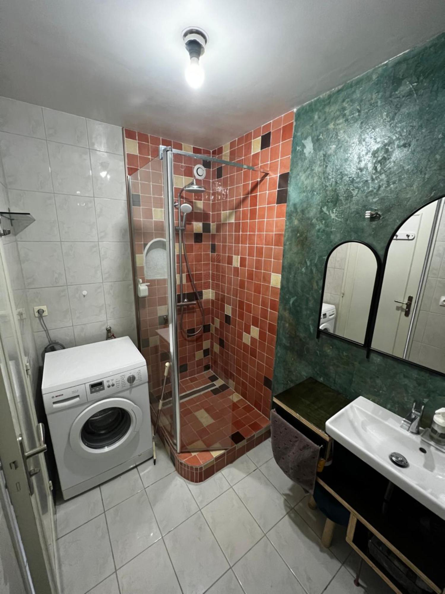 Chambre Artistique En Colocation Entre Disneyland Et Paris Neuilly-sur-Marne Luaran gambar